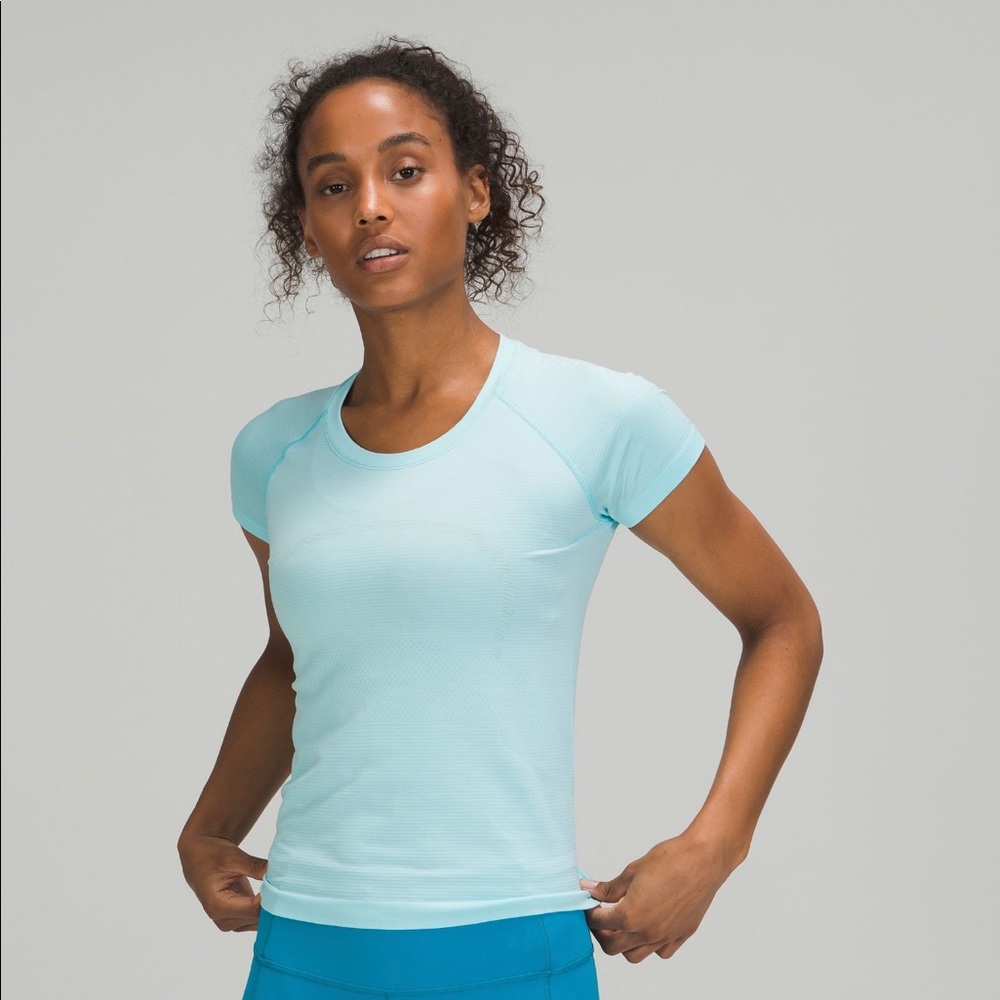 Lululemon Swiftly Tech Short Sleeve Shirt 2.0 
Race Length Icing Blue size 10
